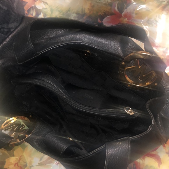 Michael Kors Handbag! - Picture 5 of 11